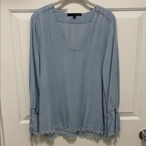 Harve Bernard Top Denim V Neck Raw hem & cuffs Women's Medium Blue Pull over